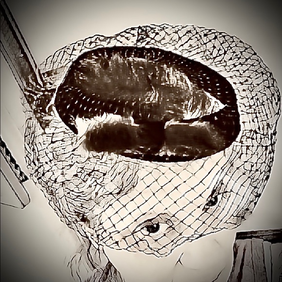 Elegant Vintage Early 1960s Hat - Picture 2 of 9